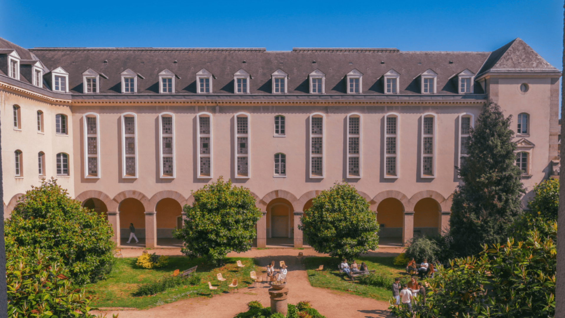LANCEMENT DE LA COMMUNAUTÉ DES ALUMNI  DE LA FACULTÉ DE SCIENCES ÉCONOMIQUES